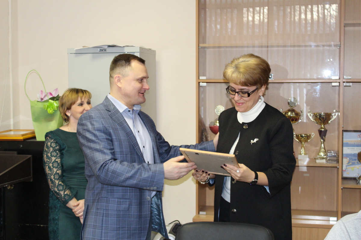 Глава управы района Северное Измайлово поздравил специалистов по защите прав несовершеннолетних