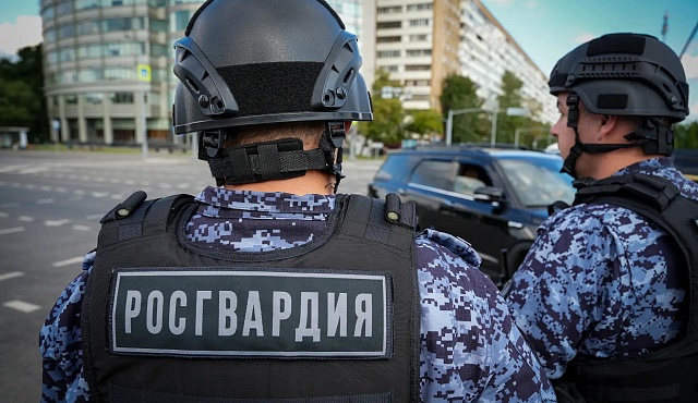Столичные росгвардейцы задержали мужчину, заказавшего в больницу наркотики через интернет